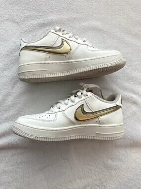 NIKE (GS) AIR FORCE 1 LV8 Sz 5Y